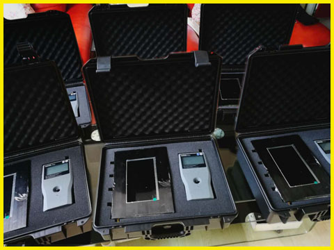 GPS 定位器发送的数据信号